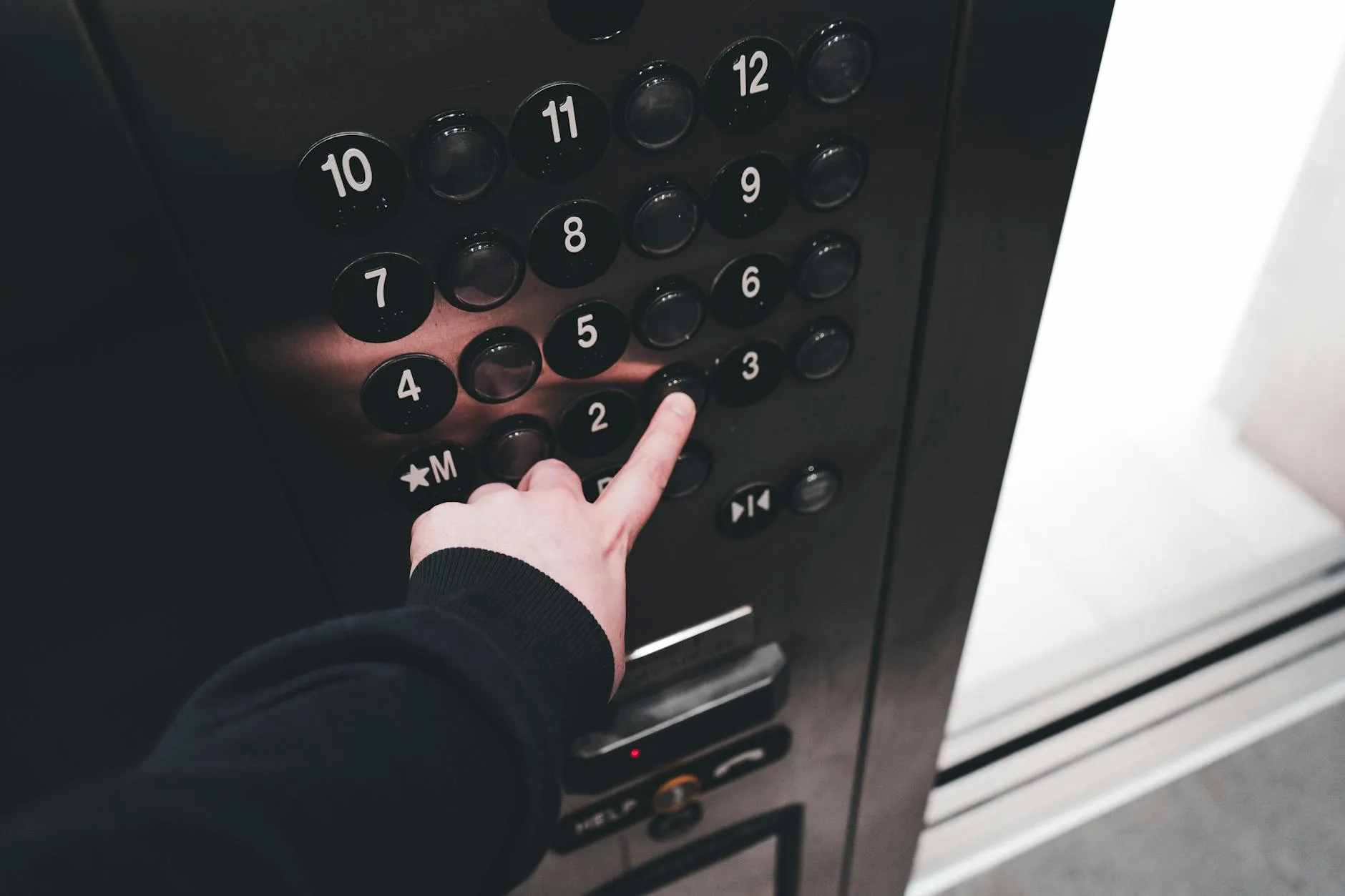 Essentiële tips voor lift onderhoud in uw gebouw